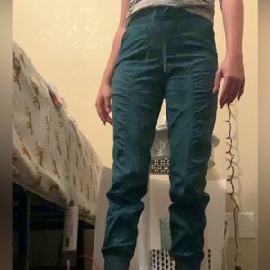 Lululemon Green Jasper Mid rise dance studio joggers size 0